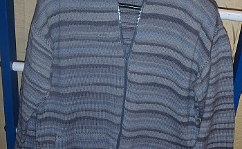 Полосатая кофта "кенгуру" (перед).