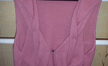 Розовый женский жилет