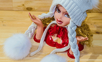 Шапка с косами для девочки