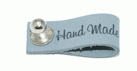 Кожаная бирка «Hand Made» с кнопкой (Светло - серая)